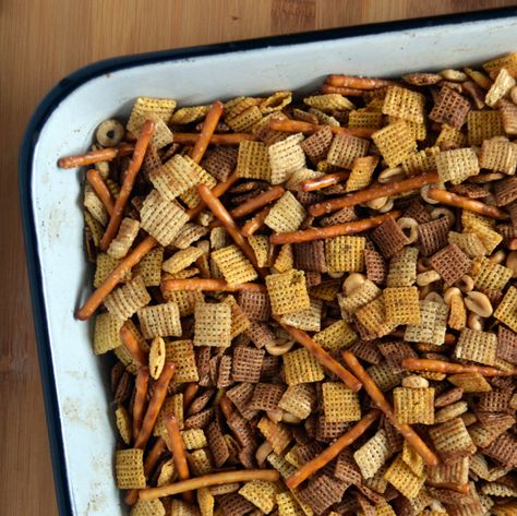 Retro Party Mix | History and Recipe Old Fashioned Chex Mix Recipe, 70s Party Food Ideas, Party Mix Recipe, Chex Party Mix, Groovy Party, Hungry Girl Recipes, Bagel Chips, Chex Mix Recipes, Seasoning Recipe