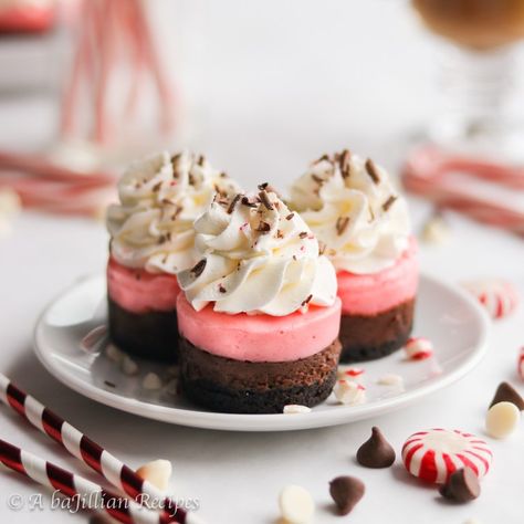 Peppermint Mocha Mini Cheesecakes - A baJillian Recipes Mocha Cheesecake, Mini Cheesecake Pan, Peppermint Cheesecake, Oreo Cookie Crust, Melting White Chocolate, Coffee Cookies, Chocolate Cheese, Oreo Cookie, Cupcake Pan