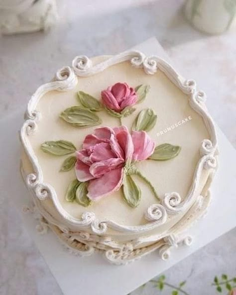 Green Cake With Flowers, Vintage Cake Ideas, White Cake With Flowers, Pink Cake Ideas, Cake Decorating Roses, Pink Cake Birthday, Cake With Pink Flowers, Gökkuşaği Pasta, Birthday Cake Easy