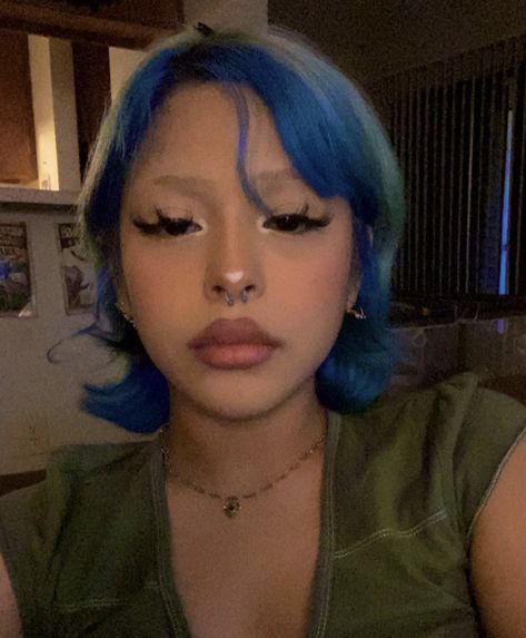 Girl With Blue Hair, Short Bleached Hair, Dyed Hair Inspiration, Cool Makeup Looks, Cute Makeup Looks, Creative Makeup Looks, Bleached Hair, Hair Inspo Color, Cool Hair Color