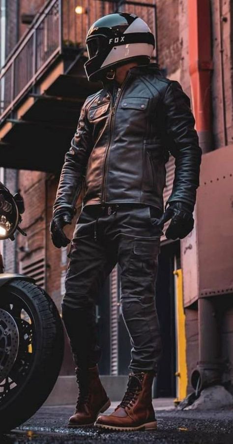 Motorbike Outfit Men, Racer Outfit Male, Cafe Racer Outfit Men, Biker Outfit Men Motorcycles, Biker Outfit Ideas, Men Casual Outfit Ideas, Motorcycle Style Mens, Motorbike Outfit, Motorcycle Outfit Men