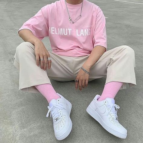 Sneakers & Streetwear | Do you own a pair of AF1?💭 Follow us, @stonedfits, for more! 👻 | Instagram 90s Fashion Men, Mens Trendy Outfits, Mens Fashion Streetwear, Men Fashion Casual Outfits, Streetwear Men Outfits, 인물 사진, Pink Outfit, Streetwear Outfit, Mens Streetwear