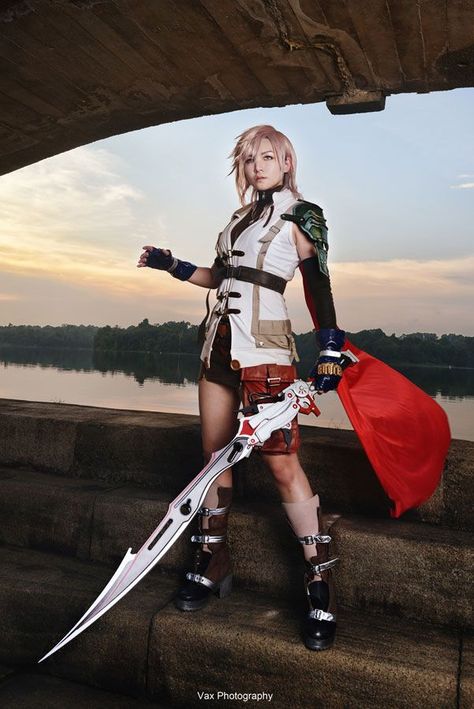 cosplay things,cosplay ,swords,cosplay Cosplay Poses, Lightning Final Fantasy, Final Fantasy Xiii, Belle Cosplay, Comics Anime, Video Game Cosplay, Epic Cosplay, Amazing Cosplay, Action Poses