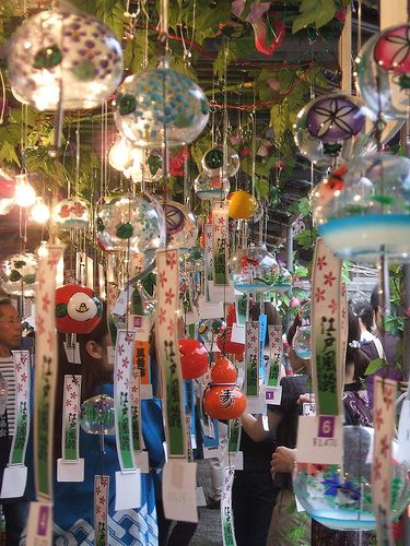 Japanese Wind Chimes, Arte Peculiar, Glass Wind Chimes, Japan Aesthetic, Aesthetic Japan, Japanese Aesthetic, Soju, Pretty Places, Japan Travel