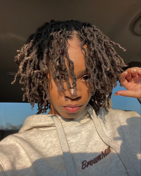 #locs #locstyles #naturalhair Locs Haircut For Women, Stater Locs Black Women, Locs Twist Out, Ear Length Locs, Locs No Middle Part, 140 Locs, Loc Mullets, Locs On Women, Locs Short Hair