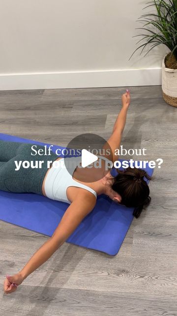 Rachel Pantano on Instagram: "Are you self-conscious about your rounded posture? 🤔🦐  Having rounded shoulders and poor posture can cause those annoying knots between your shoulder blades, but it can also affect your confidence!  When you’re hunched over all the time, not only does your body ache, but you also start to feel less confident in yourself.   Slouchy posture gives off the “I’m not feeling my best” vibes, even when you’re totally amazing!   Standing tall with good posture can actually make you feel more open, strong, and confident—and help get rid of those stubborn knots too!  Want to improve your posture & boost your confidence?  Comment ‘GET STARTED’ & I’ll tell you how I can help 💗  #posture #poorposture #posturecorrection #roundedshoulders #neckhump #shoulderpain #hunchback Confident Posture Tips, Pilates For Better Posture, Exercise To Fix Posture, How To Maintain Good Posture, Posture Correction Yoga, Neck Hump, Posture Exercises, Body Ache, Posture Correction