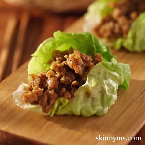 This Asian Chicken Wrap has AMAZING flavor and is only 123 calories per serving!! #lunch #dinner #healthy #lowcalorie Asian Chicken Wraps, Asian Chicken Lettuce Wraps, Zone Diet, Chicken Wrap, Enjoy Your Meal, Chicken Lettuce Wraps, Asian Chicken, Dukan Diet, Chicken Wraps