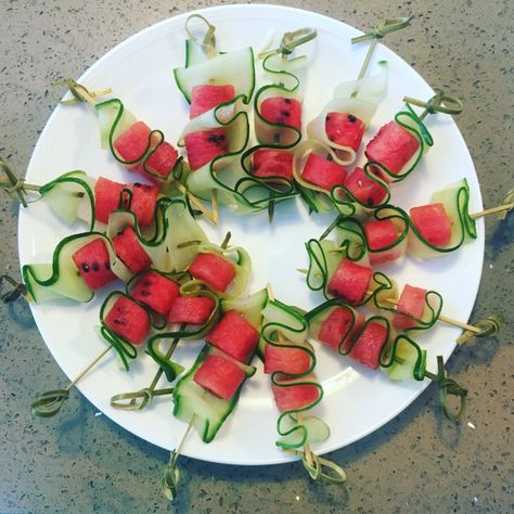 Canape Skewers, Watermelon Canapes, Watermelon Appetizer, Cucumber Snacks, Cucumber Appetizers, Melon Cake, Fruit Appetizers, Work Food, Apple Corer