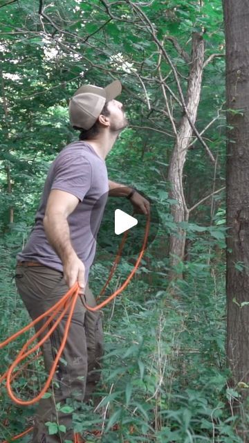 Bear Essentials | Retrievable Rope Ladder | Instagram Climbing Knots, Camping Knots, Shtf Survival, Animal Traps, Best Knots, Rope Ladder, Knots Diy, Rope Knots, Paracord Projects