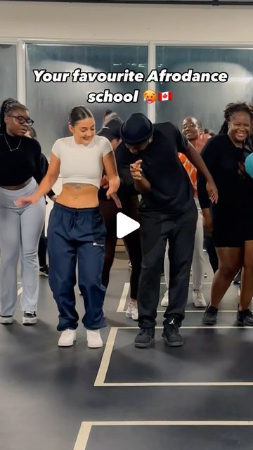 Latino Dance Aesthetic, Street Dance Moves, Zumba For Beginners, Latino Dance, Afro Dance, Black Dancers, Dance Sing, African Dance, Cool Dance Moves