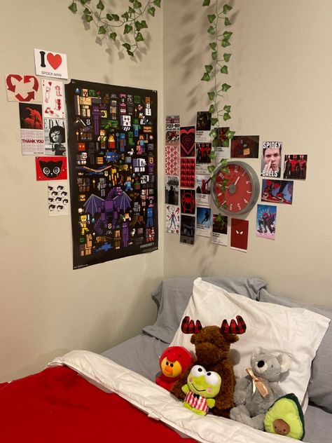 Spider Verse Room, Peter Parker Room Aesthetic, Spider Man Room Ideas Aesthetic, Spider Man Room Decor Aesthetic, Spider Man Room Aesthetic, Spiderman Room Aesthetic, Red Room Marvel Aesthetic, Spider Man Wall Decor, Spiderman Wall Decor