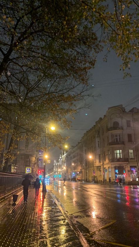 Rainy Street Aesthetic, Rain At Night, Rainy Sky, Rain Pictures, Rainy Day Aesthetic, Dubai Aesthetic, I Love Rain, Night Rain, Rain Wallpapers