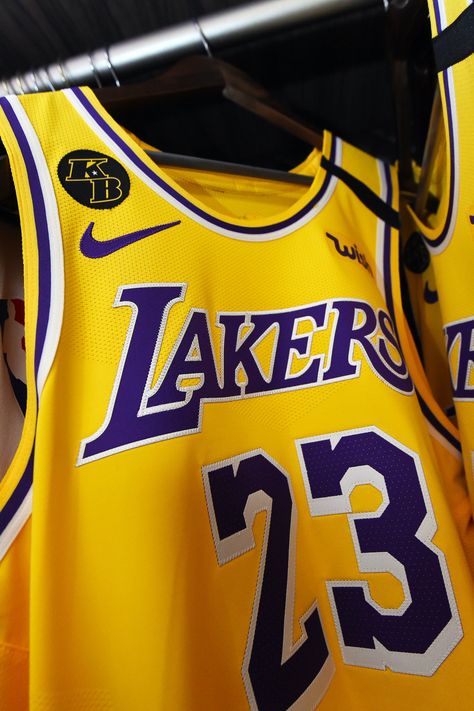 Kobe on Lebron's Jersey Showtime Lakers, Lebron James Poster, Nba Uniforms, Los Angeles Lakers Logo, Lee Sserafim, Lebron James Lakers, Lakers Logo, Nba Basketball Art, Nfl Apparel