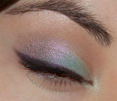 Purple Mermaid Eye Makeup, Green Pastel Eyeshadow, Prom Makeup For Mint Green Dress, Sage Green And Pink Makeup, Pastel Green Makeup Looks, Pastel Green Eye Makeup, Green And Pink Eye Makeup, Purple And Green Makeup Looks, Pastel Green Makeup