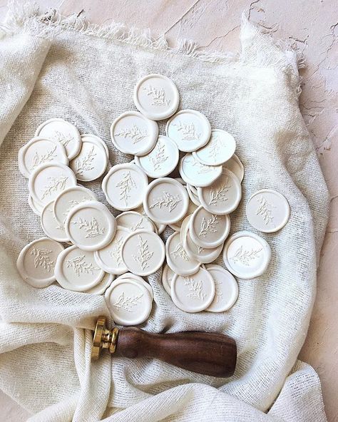 White Wax Seal, Wax Seals Diy, Wedding Invitation Trends, Most Beautiful Wedding, White Wax, Seal Design, Beautiful Wedding Invitations, Stationery Accessories, Wax Stamp