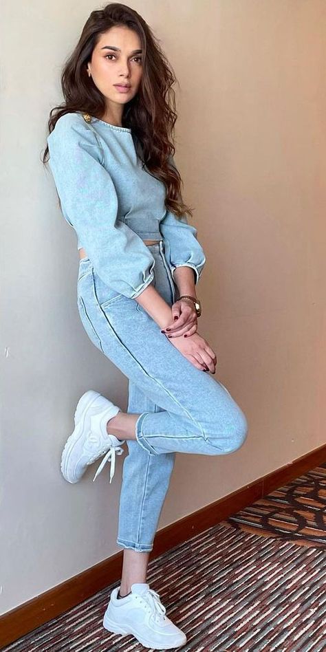 Stylish Outfits Western, Aditi Rao Hydari Casual Outfit, Aditi Rao Hydari Western Outfits, Aditi Rao Hydari Casual, Aditi Rao Hydari, Denim On Denim Looks, Aditi Rao, Western Wear Outfits, Gaun Fashion