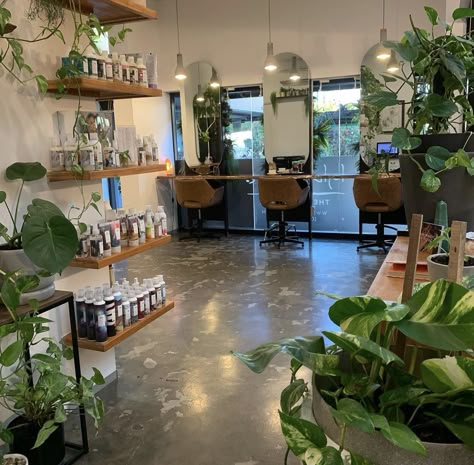 Boho Western Salon, Salon With Plants, Cute Hair Salon Ideas, Green Hair Salon, Earthy Hair Salon Decor, Green Salon Decor, My Salon Suite Rustic, Hair Salon With Plants, Earthy Hair Salon