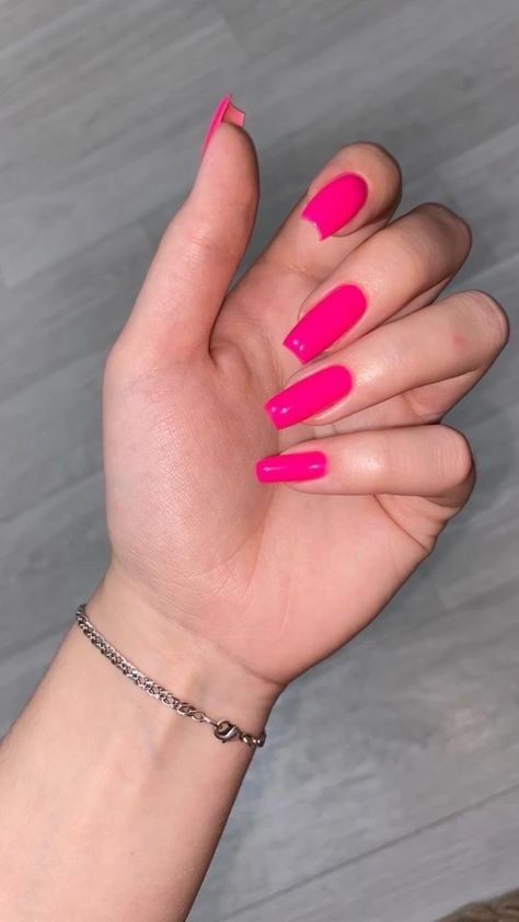 Berry Colored Nails Acrylic, Pink Nails Long, Long Pink Nails, Neon Pink Nails, Hello Nails, Acrylic Nails Coffin Short, Foto Poses, Pink Acrylic Nails, Neon Nails