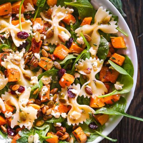 Fall Salad with Maple-Lime Dressing - Julia's Album Maple Lime Dressing, Fall Pasta, Autumn Salad Recipes, Fall Salad, Butternut Squash Salad, Harvest Salad, Squash Salad, Autumn Salad, Homemade Salads