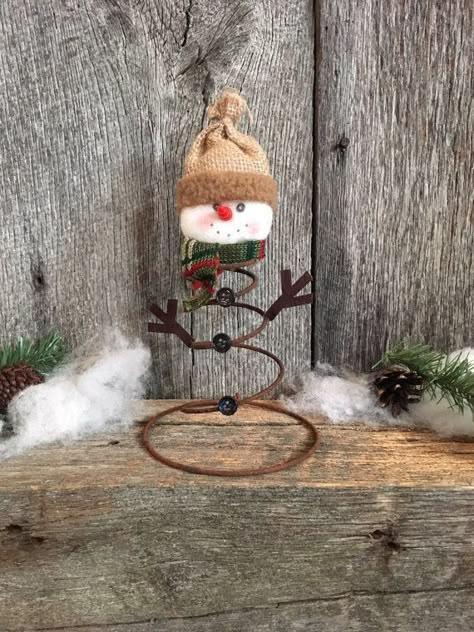 Spring Snowman, Mattress Spring Crafts, Bed Spring Ideas, Old Bed Springs, Spring Ornaments, Bed Spring Crafts, Christmas Crafts Snowman, Christmas Boutique, Snowman Ideas