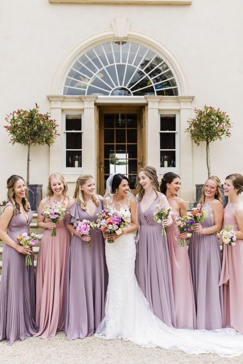 Pastel pink and lilac bridesmaids dresses Photo: @maddiewatersphoto Lilac Bridesmaids, Lilac Wedding Themes, Lavender Wedding Theme, Pink Purple Wedding, Pastel Bridesmaids, Lilac Bridesmaid, Pastel Bridesmaid Dresses, Lavender Bridesmaid, Lavender Bridesmaid Dresses