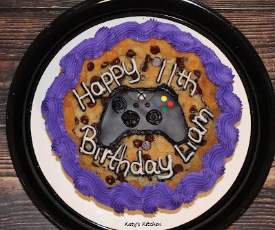 Video Game Cookie Cake, Gamer Cookie Cake, Giant Cookie Cake, Message Cookies, Cookie Cake Designs, Birthday Cookie, Cookie Cake Birthday, Cookie Cakes, Giant Cookie