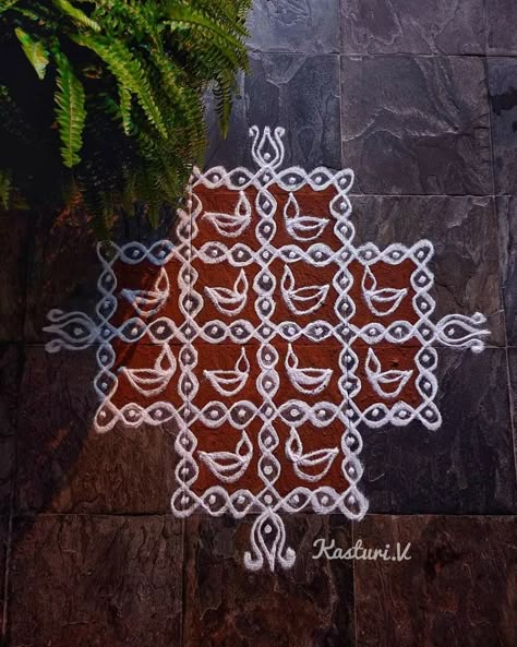 Kolam For Karthigai Deepam, Karthikai Deepam Kolam, Karthigai Kolam, Vasal Kolam, Kaavi Kolam, Karthigai Deepam Kolam, Diwali Kolam, Melika Muggulu, Vilakku Kolam