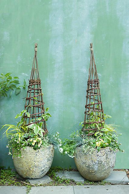 Anthropologie Willow Garden Obelisk-With a classic, stately shape, this natural willow garden structure is a decorative and practical support for climbing plants.#afflink Willow Structures, Garden Diy Decoration Ideas, Willow Garden, Front Yard Decor, Garden Obelisk, Bohemian Garden, Garden Containers, Deco Floral, Climbing Plants