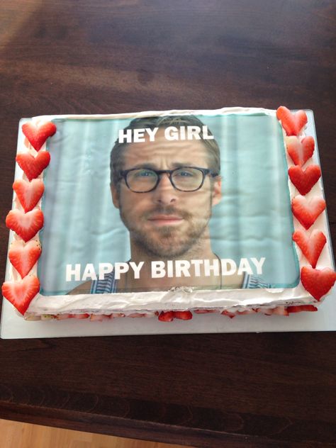 Ryan Gosling Birthday Cake, Ryan Gosling Memes Funny, Ryan Gosling Papercraft, I Love Ryan Gosling, Ryan Gosling Silly, Funny Ryan Gosling, Ryan Gosling Cake, Rayan Gasoline, Ryan Gosling Literally Me