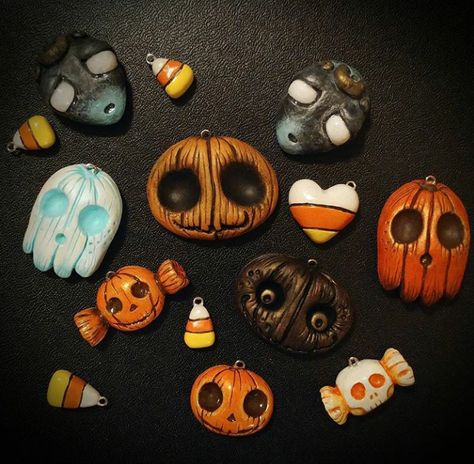 Air Dry Clay Halloween Projects, Polymer Clay Spooky, Polymer Clay Fall Ideas, Oven Baked Clay Ideas, Fall Clay Ideas, Clay Halloween Crafts, Air Dry Clay Halloween, Halloween Polymer Clay Ideas, Halloween Clay Ideas