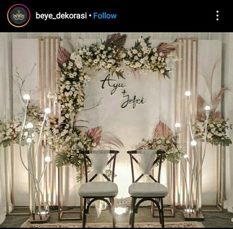 Dekor Lamaran Rustic, Decor Lamaran Simple Di Rumah, Dekor Lamaran Simple Elegant, Background Lamaran Simple, Backdrop Lamaran Simple, Decor Lamaran Simple, Wedding Decorations Indoor Simple, Indoor Engagement Decorations, Dekor Engagement Simple