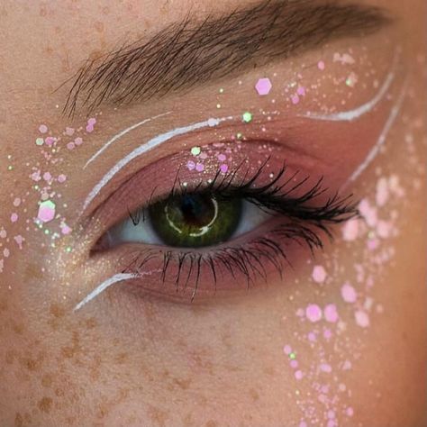 Glitter No Rosto, Festival Make Up, Elf Costume, Ethereal Makeup, Makijaż Smokey Eye, Fairy Makeup, Dope Makeup, Creative Eye Makeup, Festival Makeup