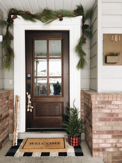 Christmas Front Door Goals Modern Farmhouse Porch Decor, Front Door Entrance Decor, Door Entrance Decor, Farmhouse Front Porch Decorating, Farmhouse Front Porch Decor, Modern Farmhouse Porch, Front Door Rugs, Farmhouse Porch Decor, Farmhouse Exterior Design