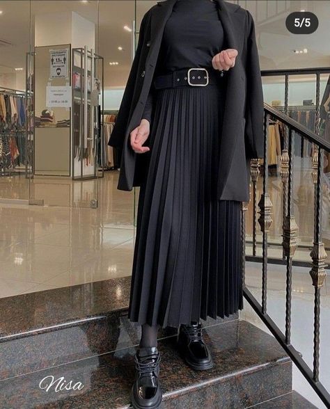 Blazer With Skirt Outfits Hijab, Blazer And Skirt Outfits Hijab, Ootd Mafia Wanita, Mafia Style Women Hijab, Skirt Combinations, Blazer With Skirt, Rok Outfit, Black Skirt Outfits, Black Hijab