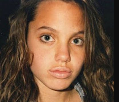 Angleina Jolie, Angelina Jolie Young, Music Magazine, Childhood Photos, Music Magazines, School Photos, Rare Photos, Angelina Jolie, Grunge Aesthetic