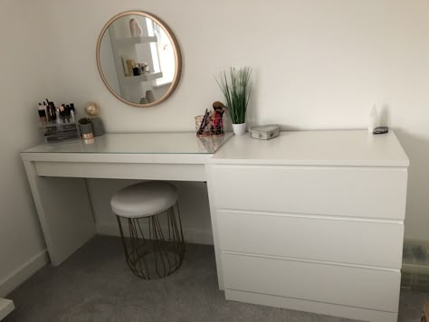 Malm Vanity Ideas, Unique Bedroom Layout, Malm Bedroom Ideas, Ikea Vanity Ideas, Malm Ikea, Bedroom Deco, Pinterest Room Decor, Small Bedroom Decor, Redecorate Bedroom