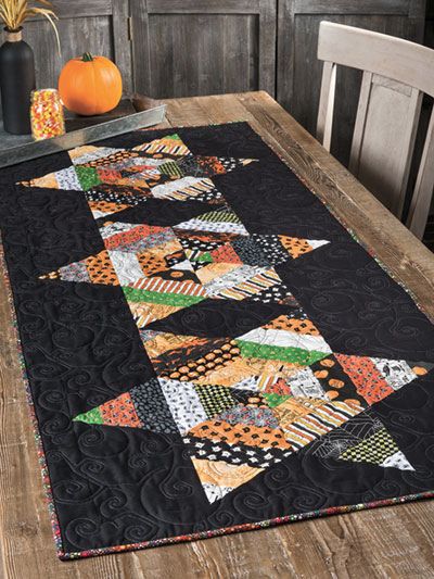 Basic Quilt Patterns, Halloween Quilt Patterns, Fall Quilt Patterns, Parlor Table, Quilting Digest, Table Topper Patterns, Quilt Pattern Book, Halloween Table Runners, Nancy Zieman