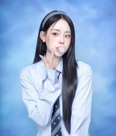 Korean Yearbook Photoshoot, Photo Yearbook, Yearbook Photoshoot, Aesthetic Cosmetics, Yearbook Photo, Korean Photoshoot, Korean Student, Portrait References, Korean Photo