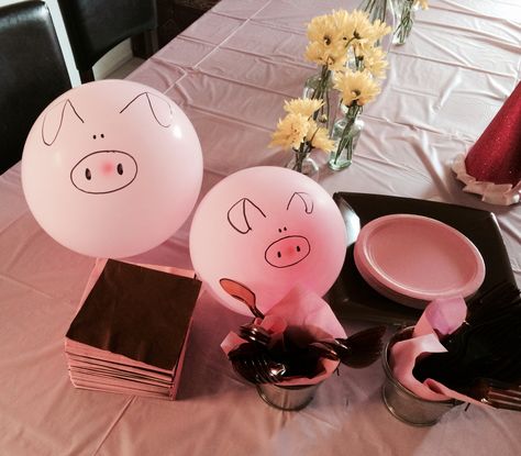 Pig Themed Party, Cousins Sleepover, Piggy Party, Pig Balloon, Pink Decorations, Pancake Party, 18th Birthday Party Themes, Balloon Games, Pig Pen