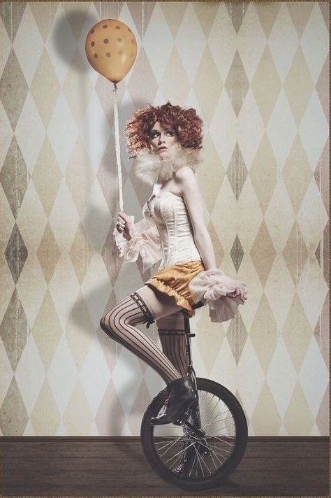 Creepy Doll Photography, Old Circus Aesthetic, Circus Fashion Show, Vintage Circus Costume, Circus Photography, Haunted Circus, Steampunk Circus, Clown Photos, Circus Fashion