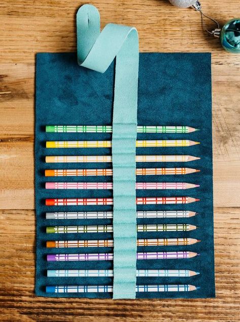 Knife Embroidery, Knitting Painting, Gifts Kids Can Make, Teacher Gift Baskets, Pencil Roll, Diy Pencil, Diy Teacher Gifts, Craft Knife, Crafty Gifts