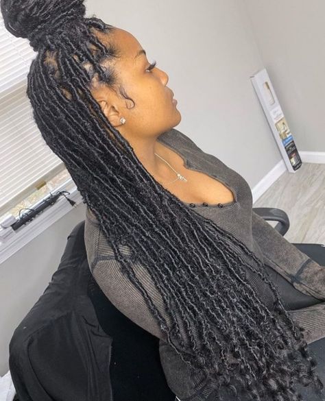 Boho Soft Locs, Hair Clip Unique, Weave Hairstyles Braided, Soft Locs, Peekaboo Hair, Faux Locs Hairstyles, Braids Hairstyles Pictures, Twist Braid Hairstyles, Girls Hairstyles Braids