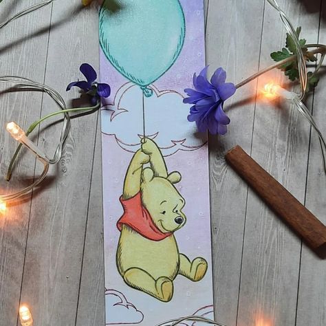 Cute Cartoon Bookmarks, Bookmark Homemade, Marque Page Diy, Disney Bookmark, Disney Bookmarks, Winnie The Pooh Drawing, School Art Activities, Handmade Bookmarks Diy, Tema Disney