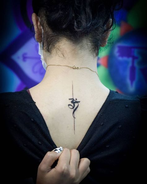 20+ Spiritual Om Tattoo Designs Ideas for Both Men and Women Tattoo In Neck Women, Back Neck Om Tattoo, Tattoo On Back Neck For Women, Tatoos Woman Back Neck, Om Tattoo On Back Neck, Om Neck Tattoos Women, Om Neck Tattoo Men, Om Tatoos Design For Women, Om Tattoos For Women