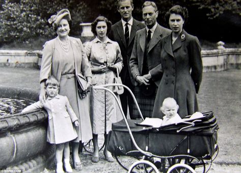 Going under the hammer: The collection of pictures, including this one of the family posing behind Princess Anne in her pram, are to be sold at auction Princesa Margaret, Elizabeth Queen, Princesa Elizabeth, Royal Family Portrait, Prinz Charles, Rainha Elizabeth Ii, Queen Mum, English Royal Family, King George Vi