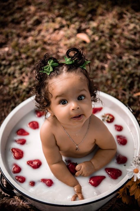 Bathtub Photoshoot Ideas, Baby Picture Ideas, Bathtub Photoshoot, Baby Milk Bath, 6 Month Baby Picture Ideas, Baby Milestones Pictures, Cute Black Babies, Newborn Baby Photoshoot, Beautiful Black Babies