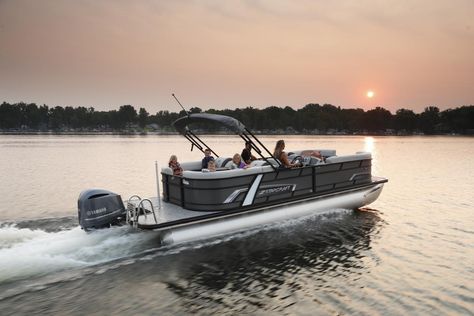 Best Affordable Pontoon Boat Brands Priced Under $30,000 Used Pontoon Boats, Best Pontoon Boats, Fishing Pontoon Boats, Pontoon Boats For Sale, Under Decks, Water Tube, Boat Party, Boats Luxury, Pontoon Boat