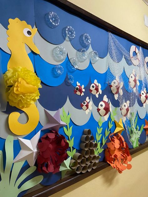 Ocean Theme Board Decoration, Ocean Themed Bookshelf, Under The Ocean Decorations, Under The Sea Preschool Decorations, Under The Sea Classroom Bulletin Boards, Seahorse Bulletin Board Ideas, Ocean Themed Bulletin Boards Preschool, Ocean Board Preschool, Under The Sea School Decorations