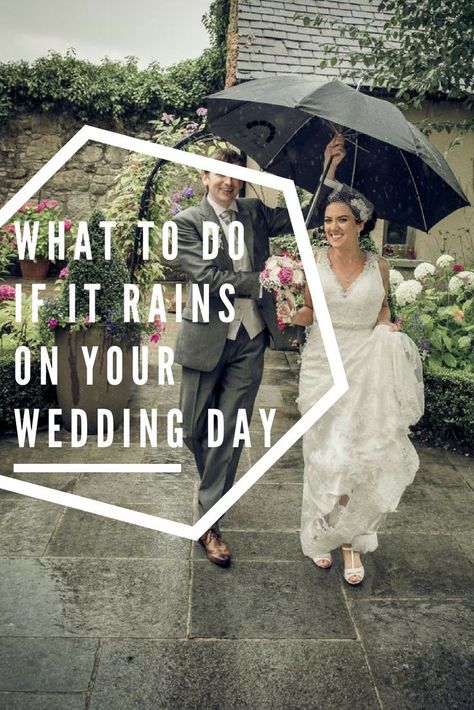 Wedding Photos When Its Raining, Rain On Wedding Day Pictures, Outdoor Wedding Rain Ideas, Rain Wedding Photos, Outside Wedding Ceremonies, Rain On Wedding Day, Wet Wedding, Rainy Wedding Photos, Wedding Umbrella