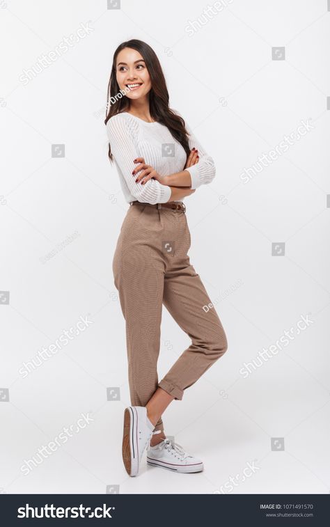 Full length portrait of a smiling asian businesswoman standing with arms folded and looking away isolated over white background Figure Posing Reference, Arms Folded Pose Reference, Full Length Photography Poses, Studio Poses For Women Standing, Folded Arms Reference, Arms Folded Pose, Standing Poses For Women, Poses Standing Up, Simple Standing Poses